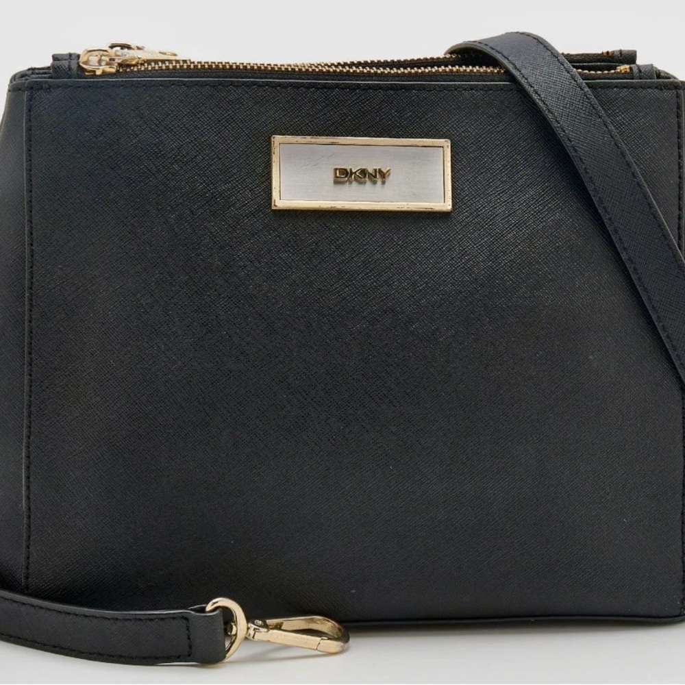 DKNY Elegant Black Leather Crossbody Bag